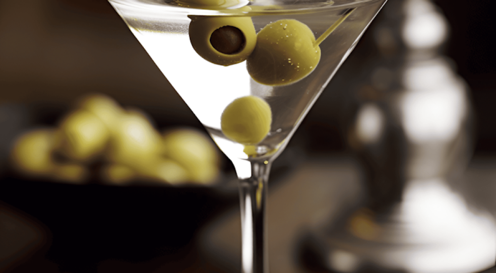 Dirty Martini" עם שמן זית רקח הכין וצילם טל גנץ מיקסולוג בר קוקטיילים קולולו